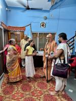 Halt at the residence of Shri Gunjan Vasant Hosangadi in Lucknow en route to Ayodhya (22 March 2025)